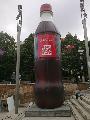 plasztikus, festett Coca-Cola attrap, 7 m magas